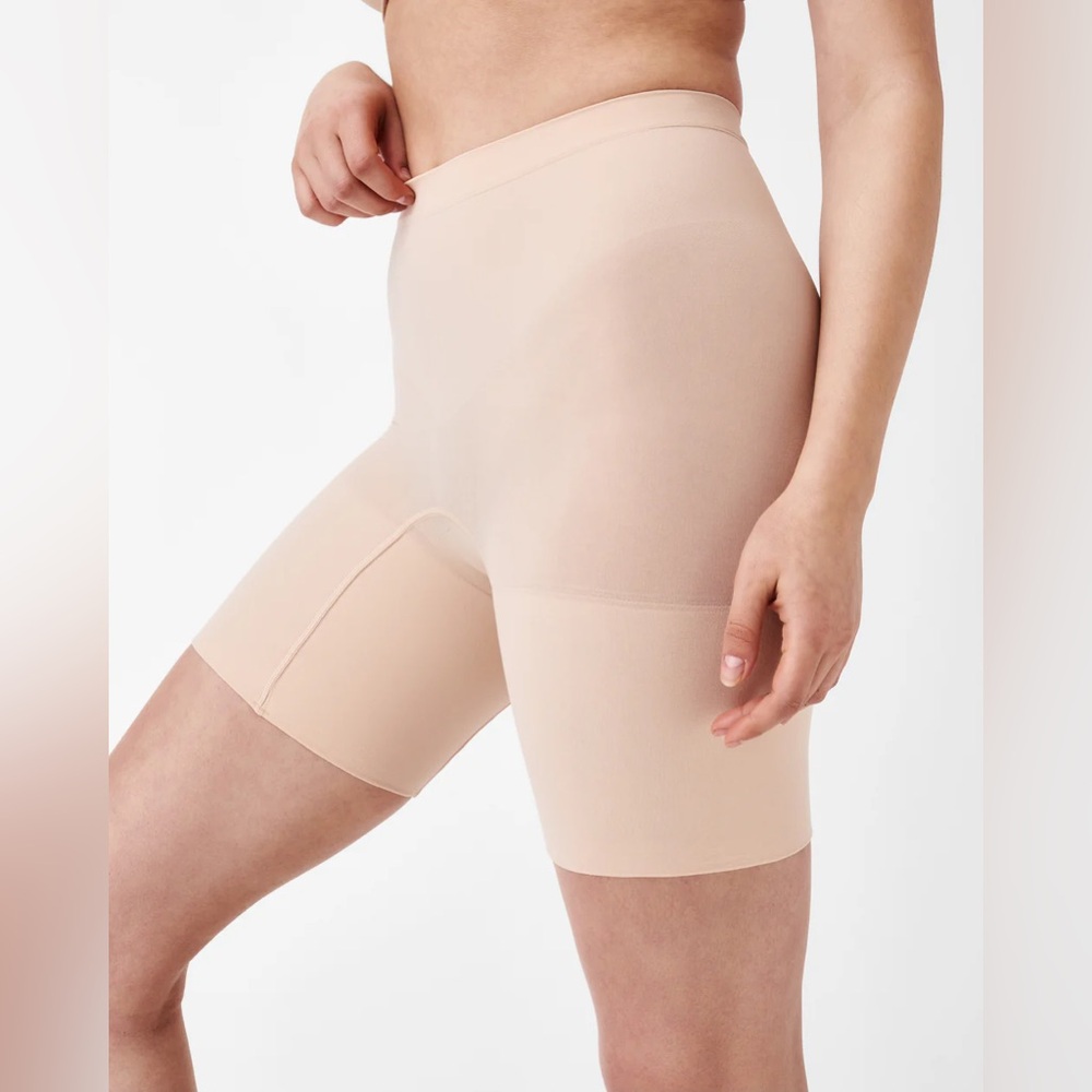 SPANXsculpt Seamless Nude Shapewear Shorts